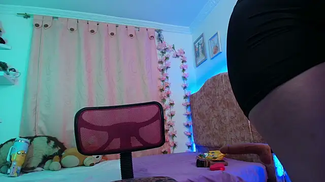 Snapshot of Evan_Rose chatting on 03/24/26, 01:10 Evan Rose online show from 03/24/26, 01:10