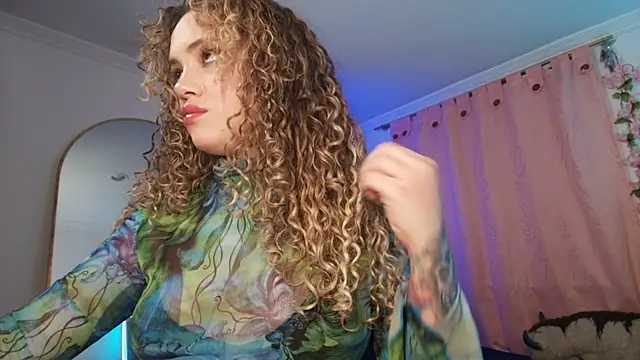 Snapshot of Evan_Rose chatting on 03/29/26, 02:11 Evan Rose online show from 03/29/26, 02:11