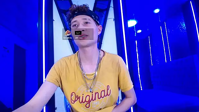 Snapshot of _Santi2 chatting on 03/05/26, 07:54 Santi2 online show from 03/05/26, 07:54