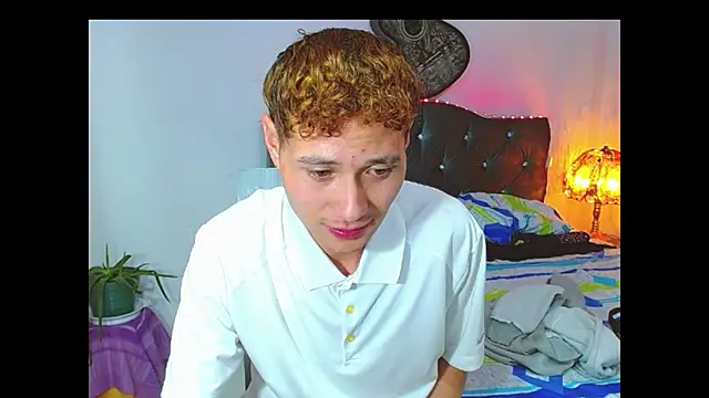 Snapshot of _Santi2 chatting on 03/18/26, 03:20 Santi2 online show from 03/18/26, 03:20