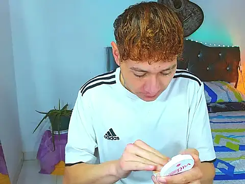 Snapshot of _Santi2 chatting on 03/21/26, 02:49 Santi2 online show from 03/21/26, 02:49