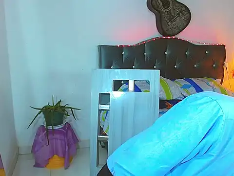 Snapshot of _Santi2 chatting on 03/21/26, 08:19 Santi2 online show from 03/21/26, 08:19