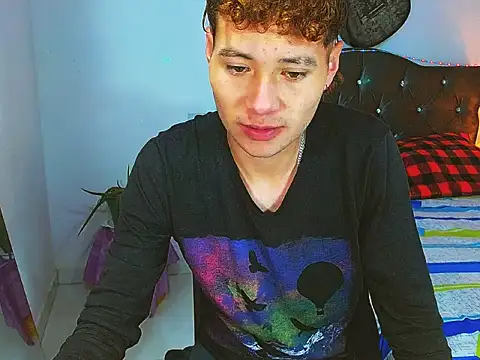 Snapshot of _Santi2 chatting on 03/24/26, 01:54 Santi2 online show from 03/24/26, 01:54