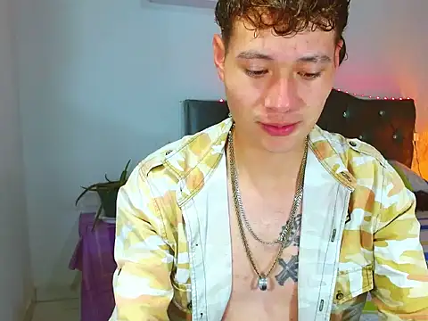 Snapshot of _Santi2 chatting on 03/26/26, 07:19 Santi2 online show from 03/26/26, 07:19