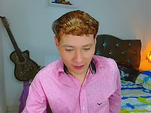 Snapshot of _Santi2 chatting on 04/14/26, 02:50 Santi2 online show from 04/14/26, 02:50