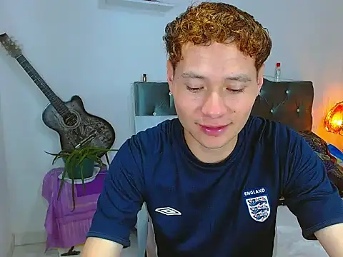 Snapshot of _Santi2 chatting on 04/18/26, 03:43 Santi2 online show from 04/18/26, 03:43