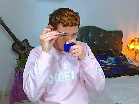 Snapshot of _Santi2 chatting on 04/20/26, 08:17 Santi2 online show from 04/20/26, 08:17