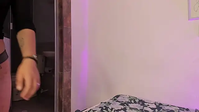 Charlotte Melody online show from 03/04/26, 11:49