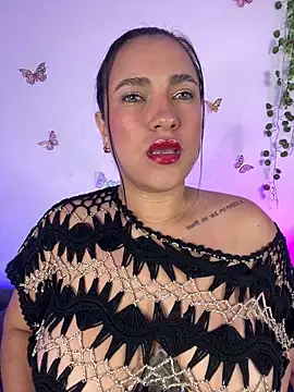 Snapshot of veronica__olsonn chatting on 04/30/26, 04:41 veronica olsonn online show from 04/30/26, 04:41