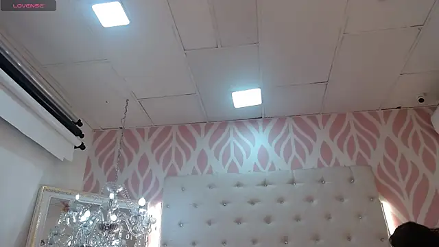 Snapshot of SolAvelary chatting on 04/17/26, 12:08 SolAvelary online show from 04/17/26, 12:08