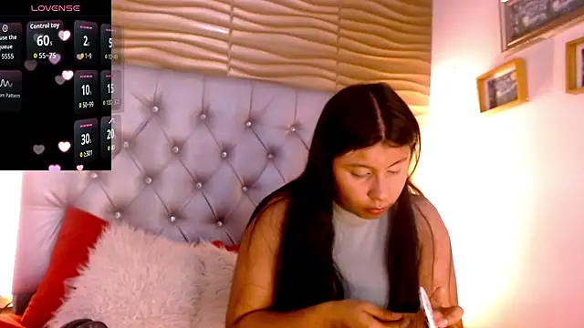 Snapshot of SolAvelary chatting on 04/21/26, 12:22 SolAvelary online show from 04/21/26, 12:22