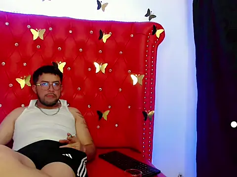 Snapshot of Dominik_pleasure chatting on 03/04/26, 04:18 Dominik pleasure online show from 03/04/26, 04:18