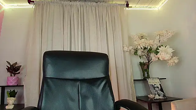 Snapshot of Andrejoness chatting on 07/23/26, 01:58 Andrejoness online show from 07/23/26, 01:58