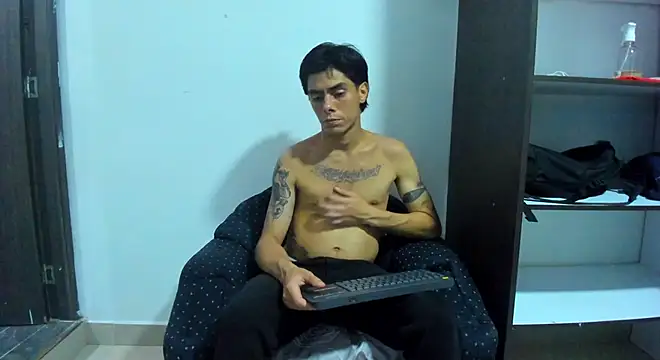 Snapshot of Daniel_Rochax chatting on 04/13/26, 07:08 Daniel Rochax online show from 04/13/26, 07:08