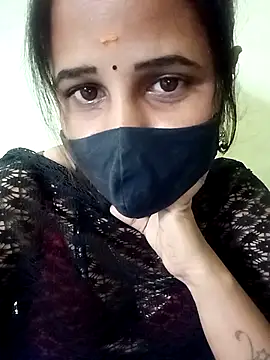 Snapshot of Tamil_Rani- chatting on 03/23/26, 05:44 Tamil Rani- online show from 03/23/26, 05:44