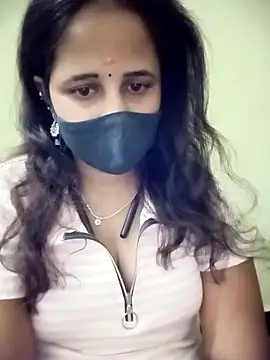 Snapshot of Tamil_Rani- chatting on 04/15/26, 12:39 Tamil Rani- online show from 04/15/26, 12:39