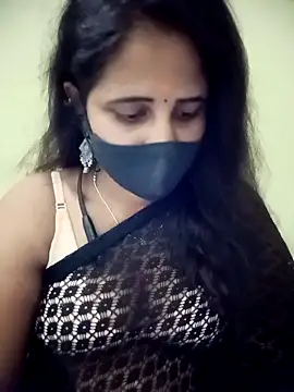 Snapshot of Tamil_Rani- chatting on 04/19/26, 12:43 Tamil Rani- online show from 04/19/26, 12:43