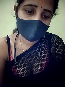 Snapshot of Tamil_Rani- chatting on 04/21/26, 12:56 Tamil Rani- online show from 04/21/26, 12:56