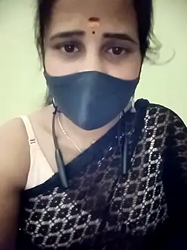 Snapshot of Tamil_Rani- chatting on 04/21/26, 06:23 Tamil Rani- online show from 04/21/26, 06:23