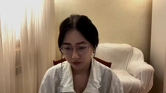 Snapshot of SolvedGlobe chatting on 05/11/26, 01:06 SolvedGlobe online show from 05/11/26, 01:06