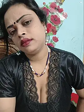 Snapshot of Beauty-3 chatting on 07/05/26, 07:54 Beauty-3 online show from 07/05/26, 07:54