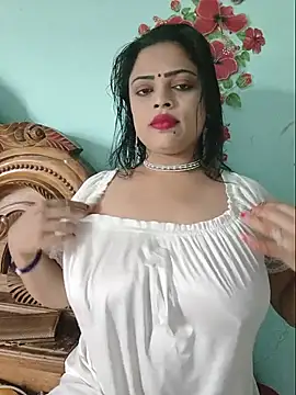 Snapshot of Beauty-3 chatting on 07/21/26, 08:05 Beauty-3 online show from 07/21/26, 08:05