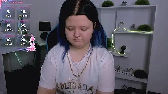 Snapshot of Lunaar_ chatting on 04/04/26, 06:22 Lunaar online show from 04/04/26, 06:22