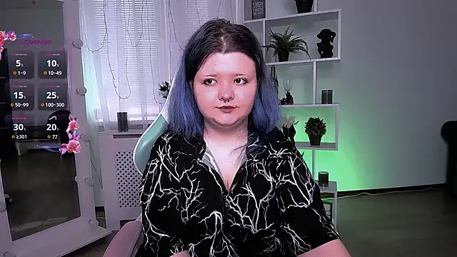 Snapshot of Lunaar_ chatting on 04/17/26, 05:32 Lunaar online show from 04/17/26, 05:32