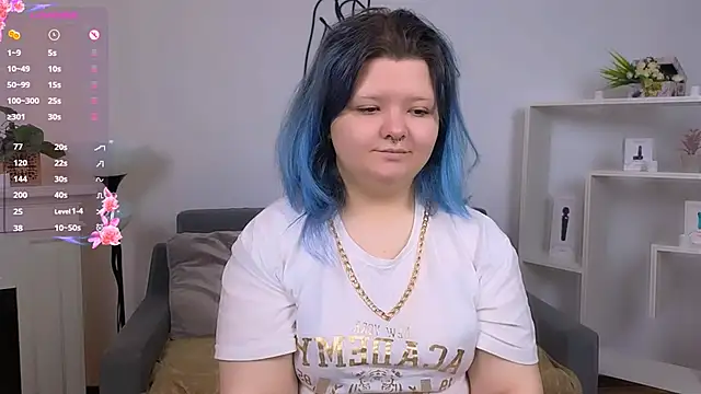 Snapshot of Lunaar_ chatting on 05/06/26, 05:35 Lunaar online show from 05/06/26, 05:35