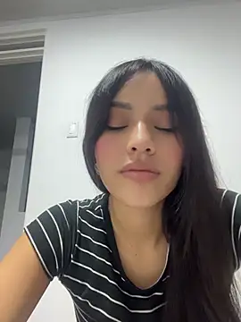 Snapshot of Mia-villalobos chatting on 06/29/26, 11:27 Mia-villalobos online show from 06/29/26, 11:27
