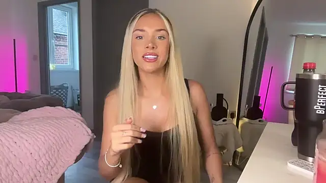 Snapshot of Naughtyblondex chatting on 06/21/26, 07:49 Naughtyblondex online show from 06/21/26, 07:49