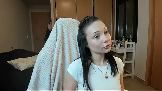 Snapshot of AlexaRayJoel chatting on 04/16/26, 08:26 AlexaRayJoel online show from 04/16/26, 08:26