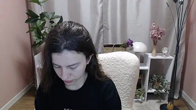 Snapshot of MistyBree chatting on 04/03/26, 08:12 MistyBree online show from 04/03/26, 08:12