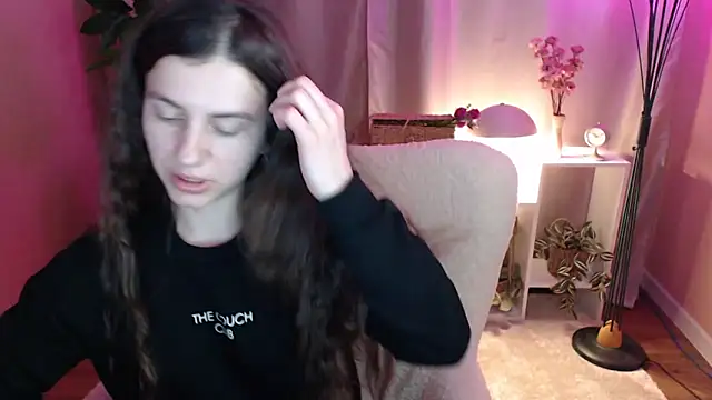 Snapshot of MistyBree chatting on 04/06/26, 08:37 MistyBree online show from 04/06/26, 08:37