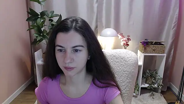 Snapshot of MistyBree chatting on 04/13/26, 08:09 MistyBree online show from 04/13/26, 08:09