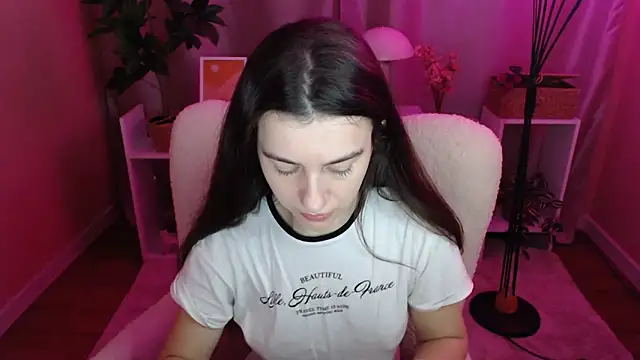 Snapshot of MistyBree chatting on 04/15/26, 08:10 MistyBree online show from 04/15/26, 08:10