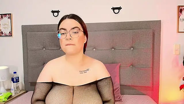 Snapshot of Kiara_noirr chatting on 04/04/26, 11:40 Kiara noirr online show from 04/04/26, 11:40