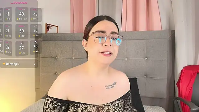 Snapshot of Kiara_noirr chatting on 04/16/26, 11:33 Kiara noirr online show from 04/16/26, 11:33