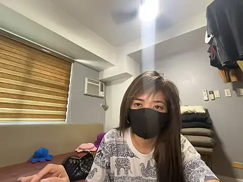 Snapshot of strawberryblossom93 chatting on 03/22/26, 03:54 strawberryblossom93 online show from 03/22/26, 03:54