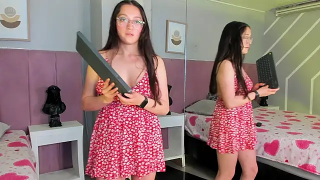 Snapshot of EvaMark_ chatting on 03/12/26, 11:49 EvaMark online show from 03/12/26, 11:49