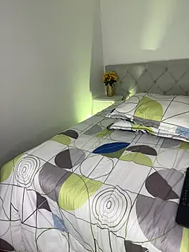 Snapshot of EvaMark_ chatting on 04/01/26, 01:41 EvaMark online show from 04/01/26, 01:41