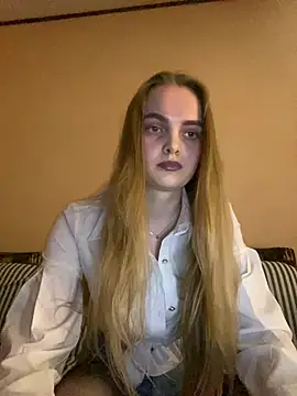 LunaVey online show from 03/29/26, 05:02