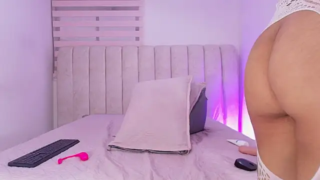 sofi velezz online show from 03/15/26, 12:00