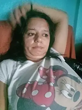 Snapshot of roxana_e43 chatting on 06/20/26, 03:09 roxana e43 online show from 06/20/26, 03:09