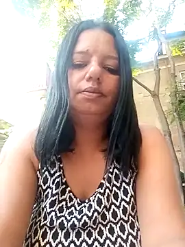 Snapshot of roxana_e43 chatting on 06/26/26, 04:55 roxana e43 online show from 06/26/26, 04:55