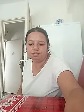 Snapshot of roxana_e43 chatting on 06/29/26, 11:43 roxana e43 online show from 06/29/26, 11:43