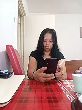 Snapshot of roxana_e43 chatting on 07/04/26, 05:24 roxana e43 online show from 07/04/26, 05:24
