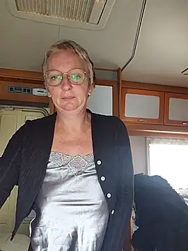 Snapshot of lescoquinsdu40 chatting on 03/11/26, 10:10 lescoquinsdu40 online show from 03/11/26, 10:10