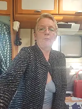 Snapshot of lescoquinsdu40 chatting on 03/22/26, 01:47 lescoquinsdu40 online show from 03/22/26, 01:47