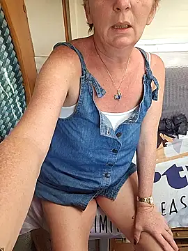 Snapshot of lescoquinsdu40 chatting on 03/24/26, 02:44 lescoquinsdu40 online show from 03/24/26, 02:44